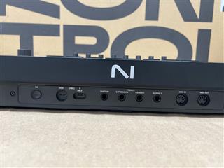 NATIVE INSTRUMENTS KOMPLETE KONTROL S49 account still on it